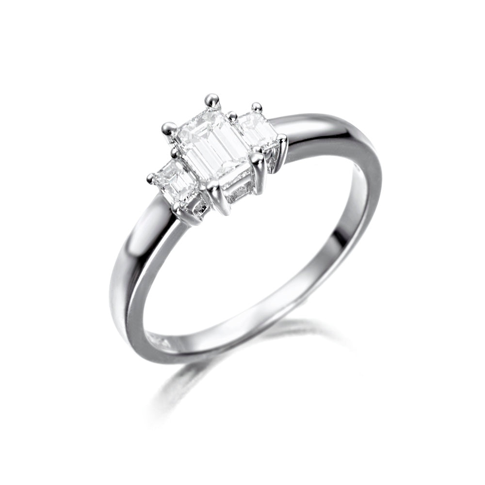 Anillo tresillo de oro 18K con diamantes 0,63 cts