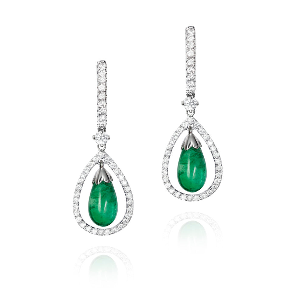 Pendientes largos de oro 18K con esmeralda y diamantes 0,60 cts.