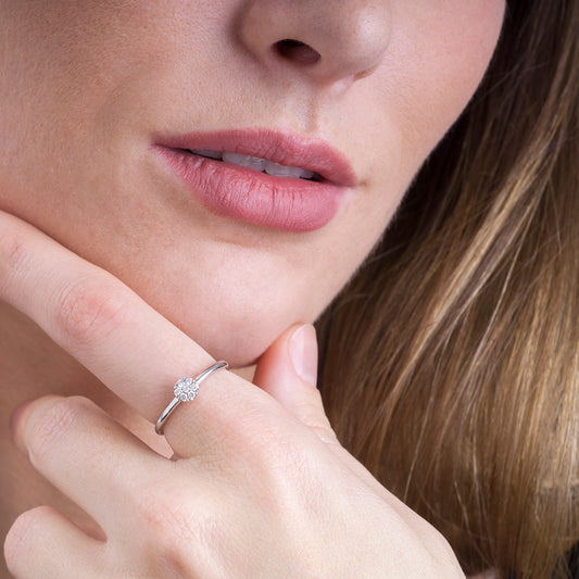 Anillo de oro 18K con diamantes 0.10cts en pavé