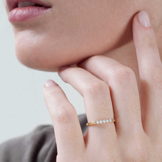 Media alianza de diamantes y oro 18K