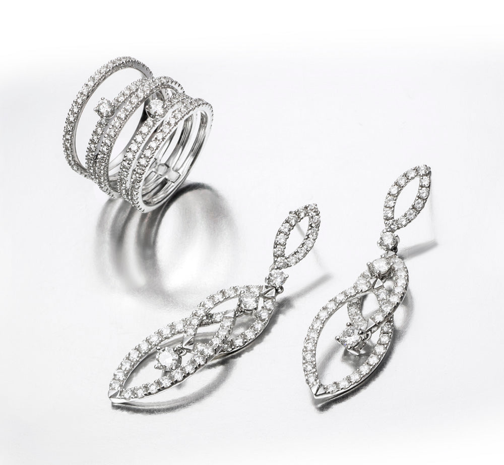 Pendientes largos oro 18K diamantes 3,08 cts.