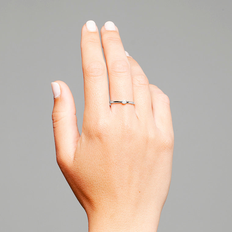 Solitario Oro Blanco 18K con diamante