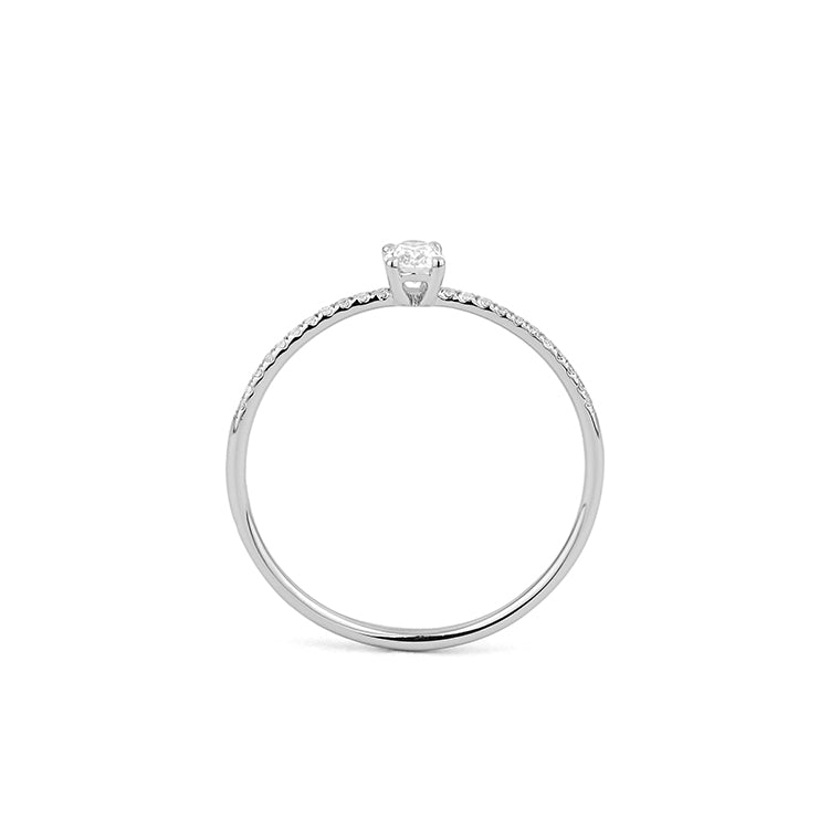 Anillo Solitario acompañado con Centro Diamante Oval