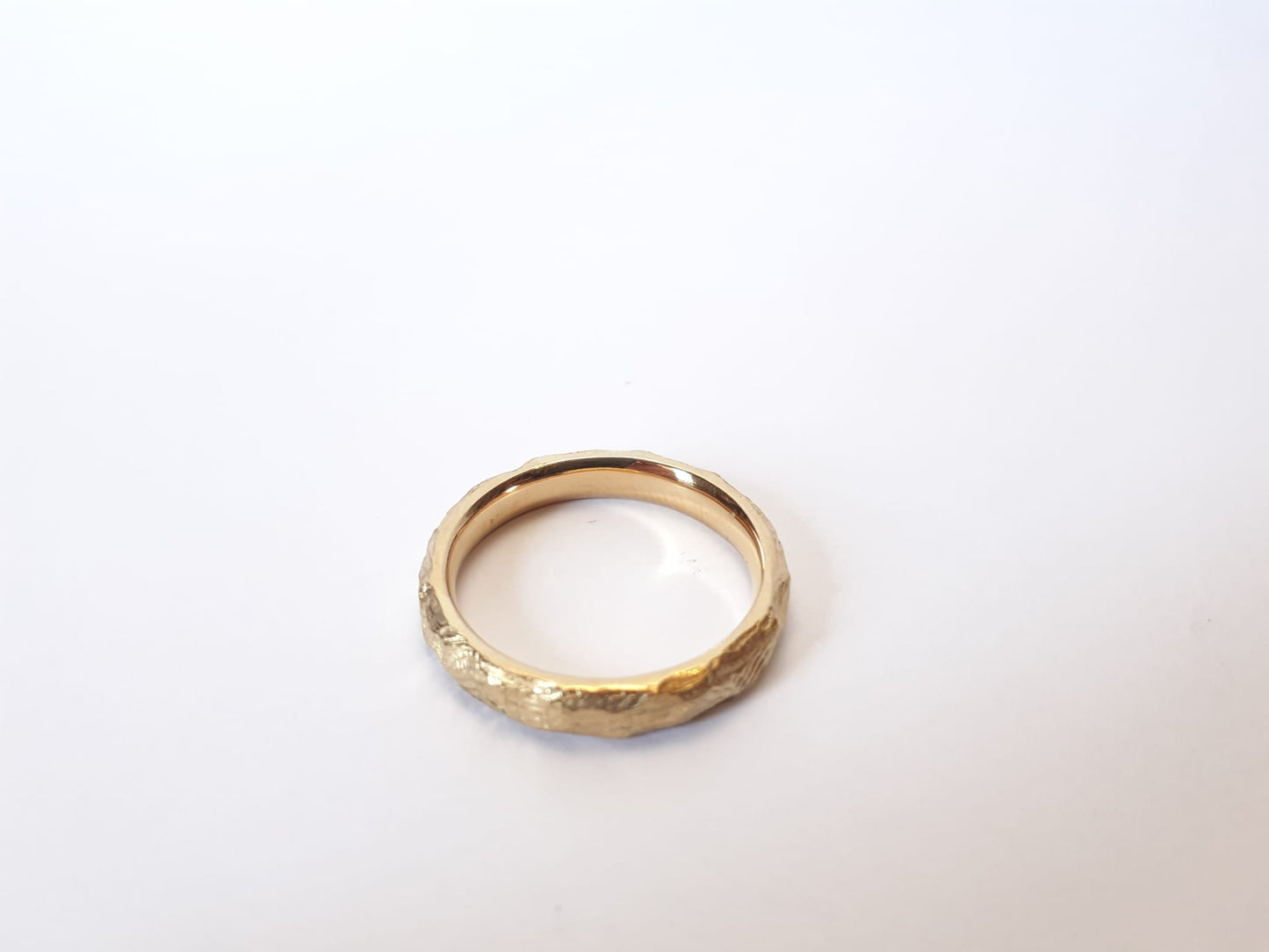 Anillo Hilo Media caña ancha Madera en oro amarillo