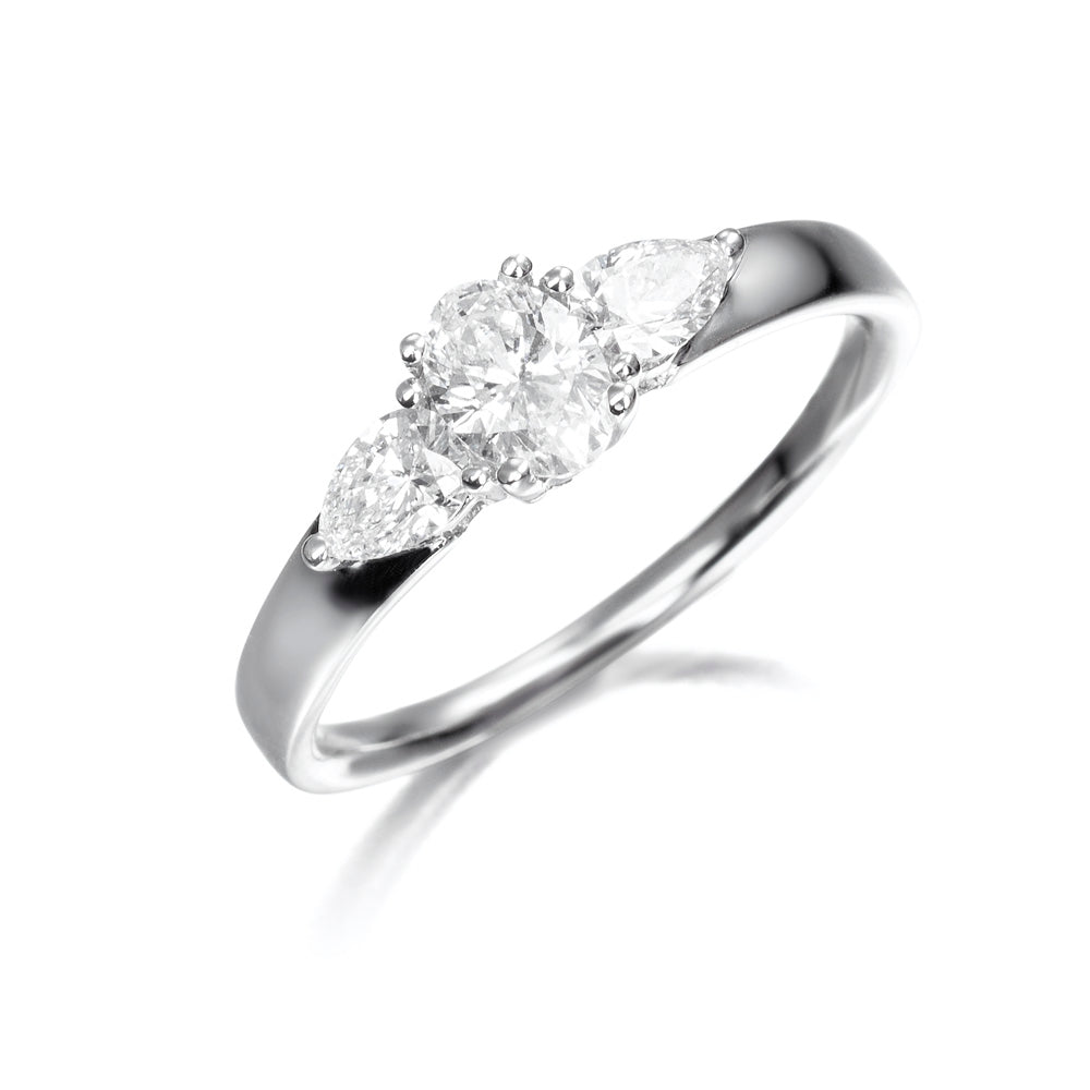 Anillo tresillo de oro 18K con diamantes 0,73 cts