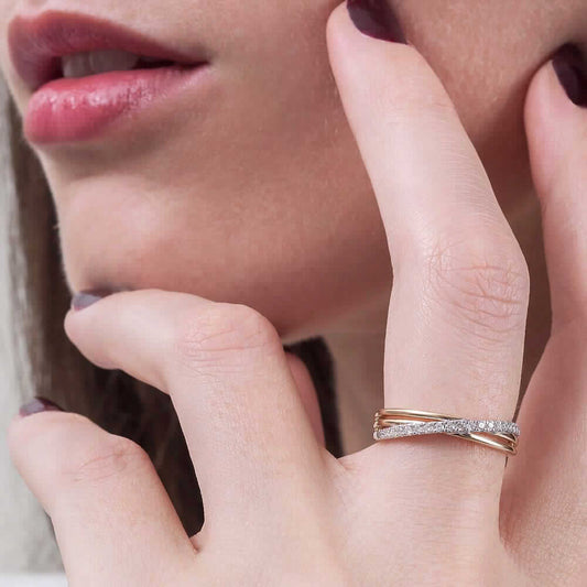 Anillo de oro bicolor triple brazo con diamantes
