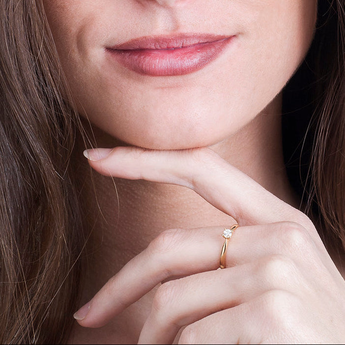 Solitario de oro 18K y diamante