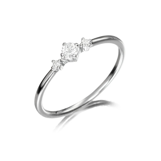 Anillo tresillo de oro 18K con diamantes de 0.14 quilates