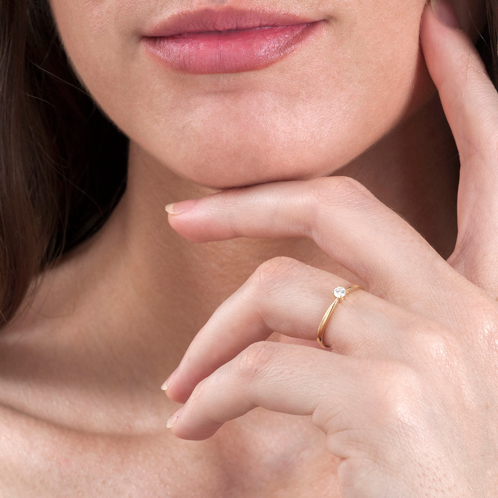 Solitario de oro 18K y diamante