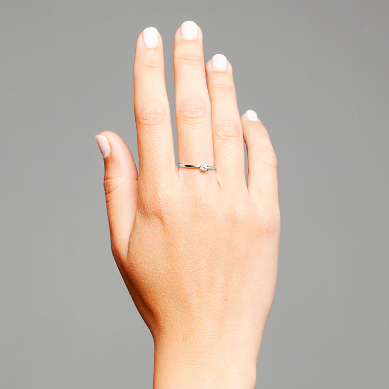 Solitario Oro Blanco 18K con diamante