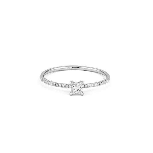 Anillo Solitario acompañado con Centro Diamante Princesa