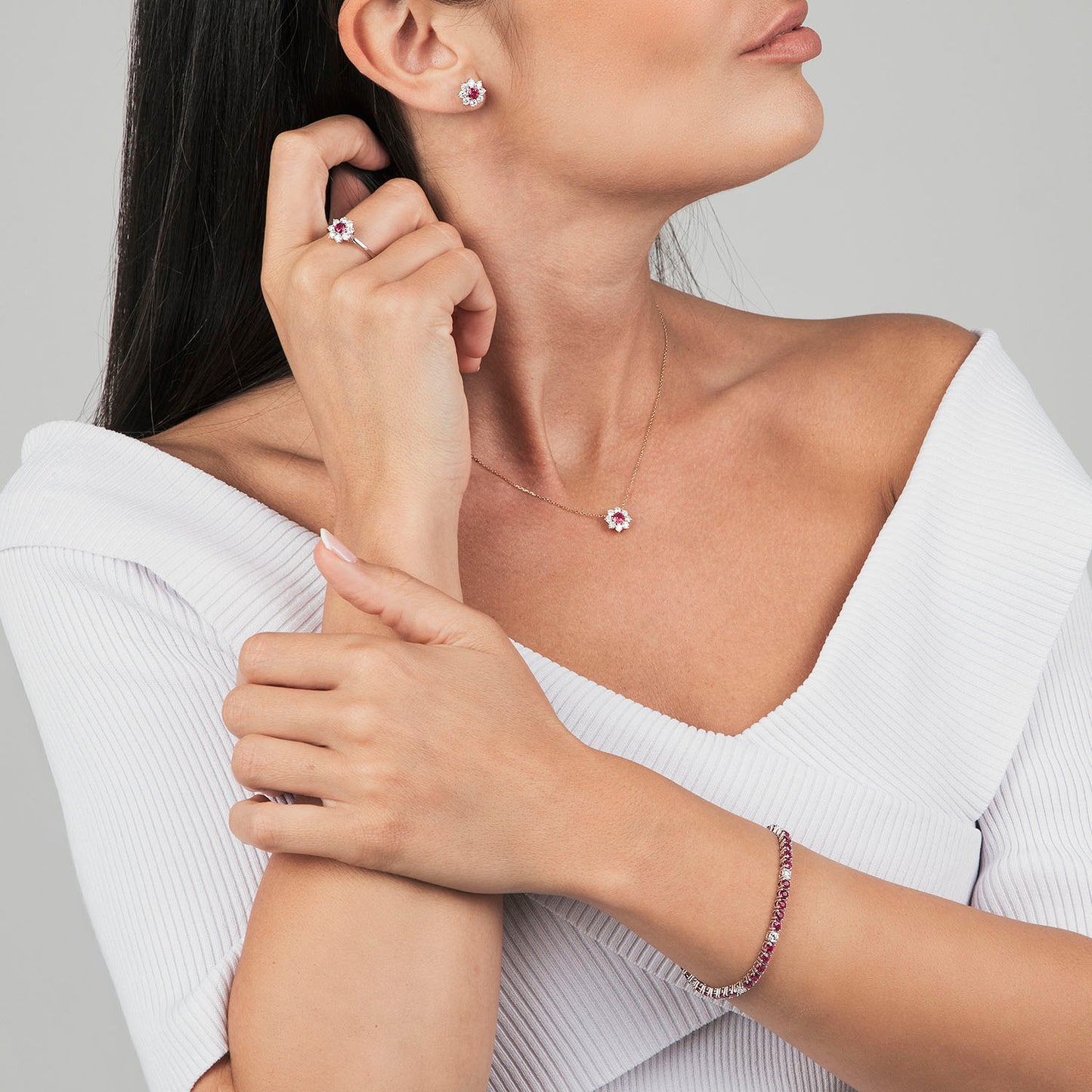 Anillo Rosetón Diamantes y Rubí