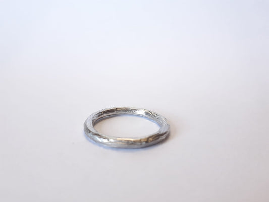 Anillo Hilo Redondo Madera en oro blanco